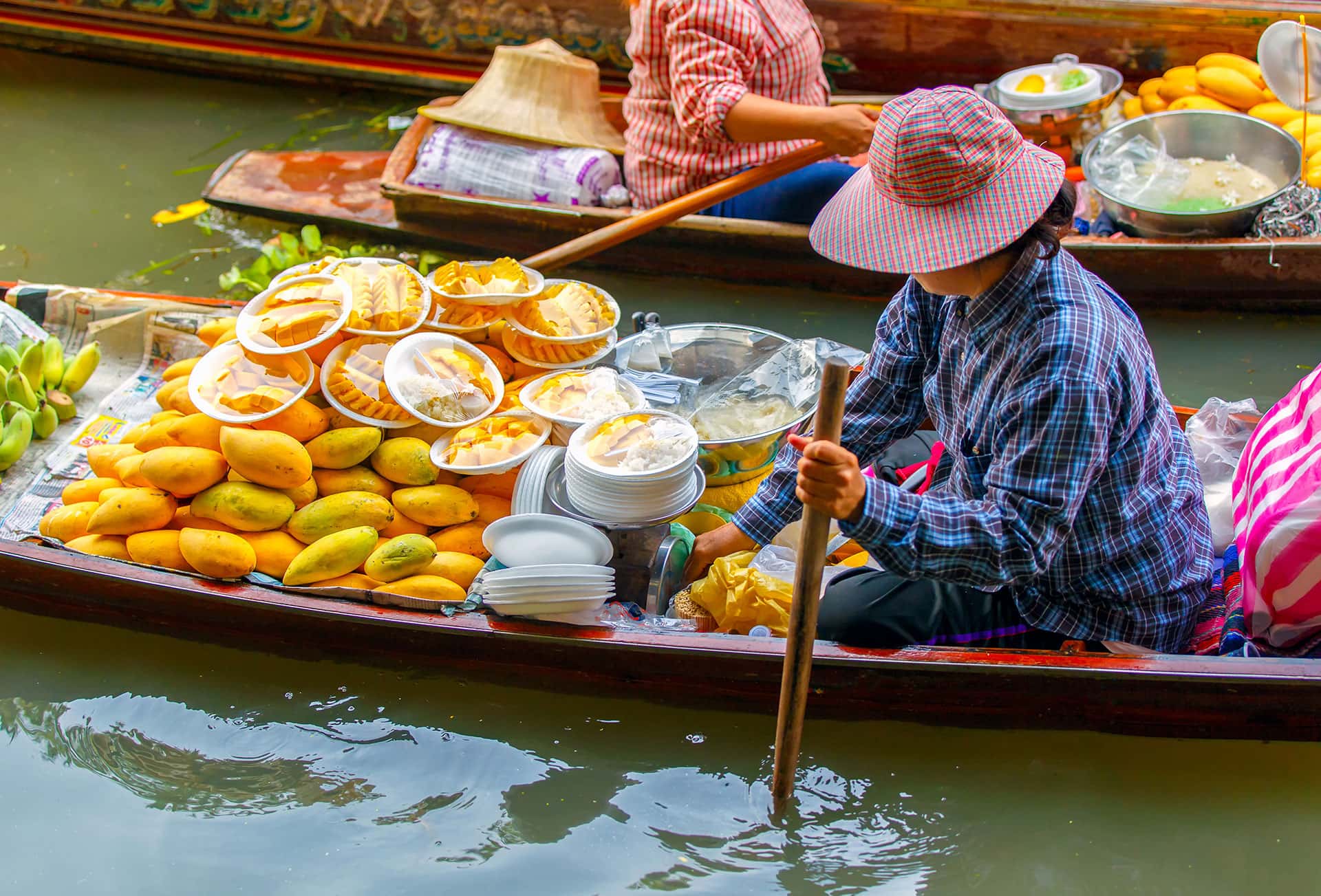 Ратчабури бангкок. Плавучий рынок Дамноен Садуак. Река Квай плавучий рынок. Плавучий рынок Вьетнам. Рынок Меконг Таиланд.